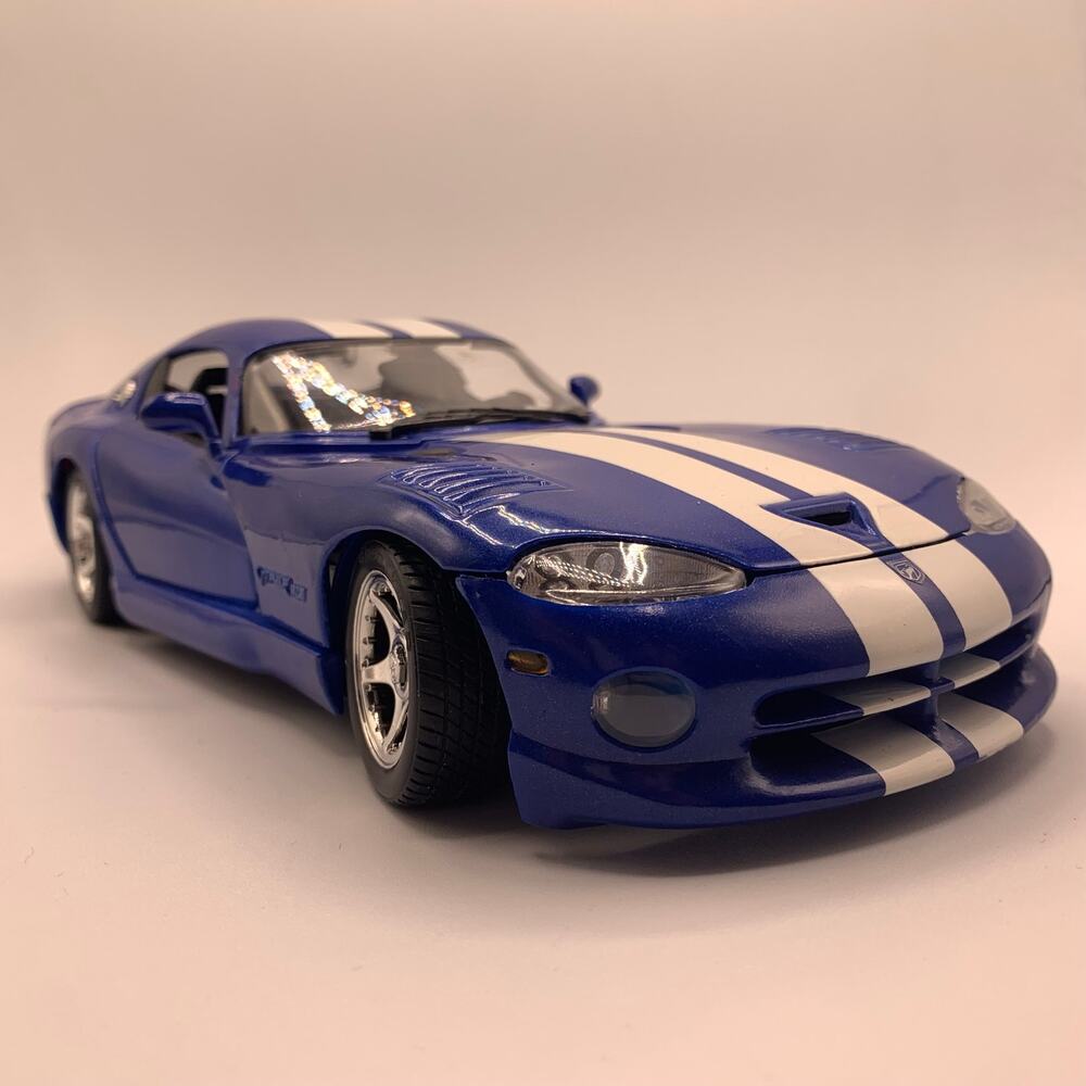Vintage Maisto 1:18 Scale Dodge Viper GTS Blue, Racing Stripes Diecast Model Car